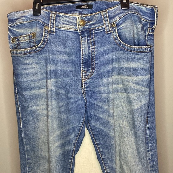 True Religion 'Rocco' Relaxed Skinny Denim Jeans in a Light Wash (36W x 34L) - Picture 2 of 10